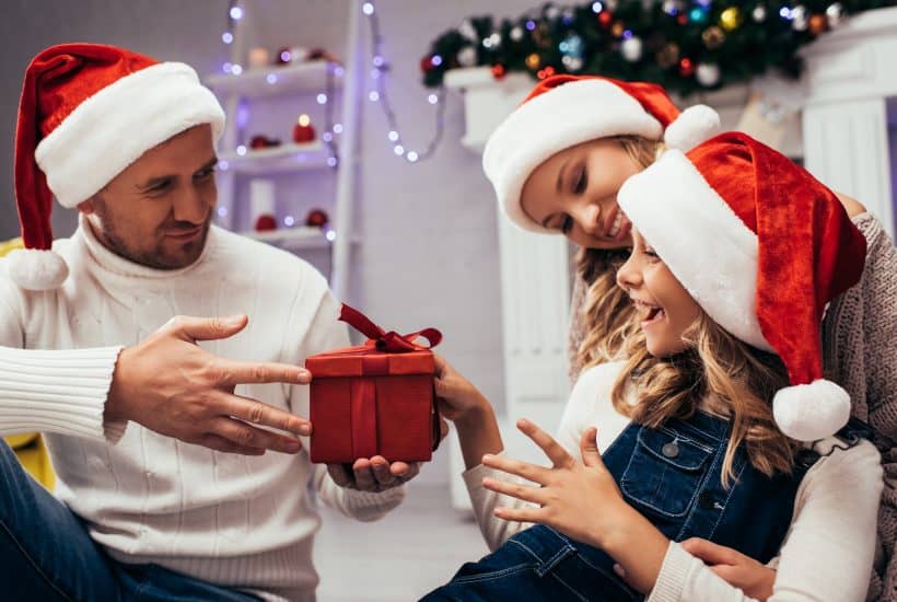 Ways to Give Back as a Family This Holiday Season